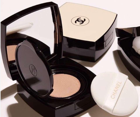 CHANEL Les Beiges Cushion Healthy Glow Gel Touch Foundation
