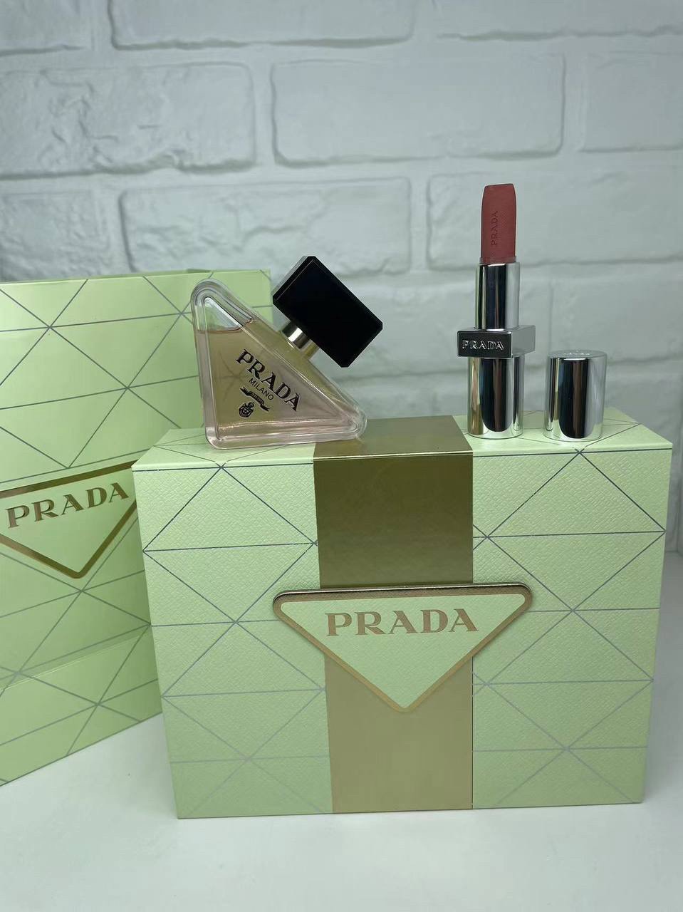 Prada Beauty perfume+lipstick gift set