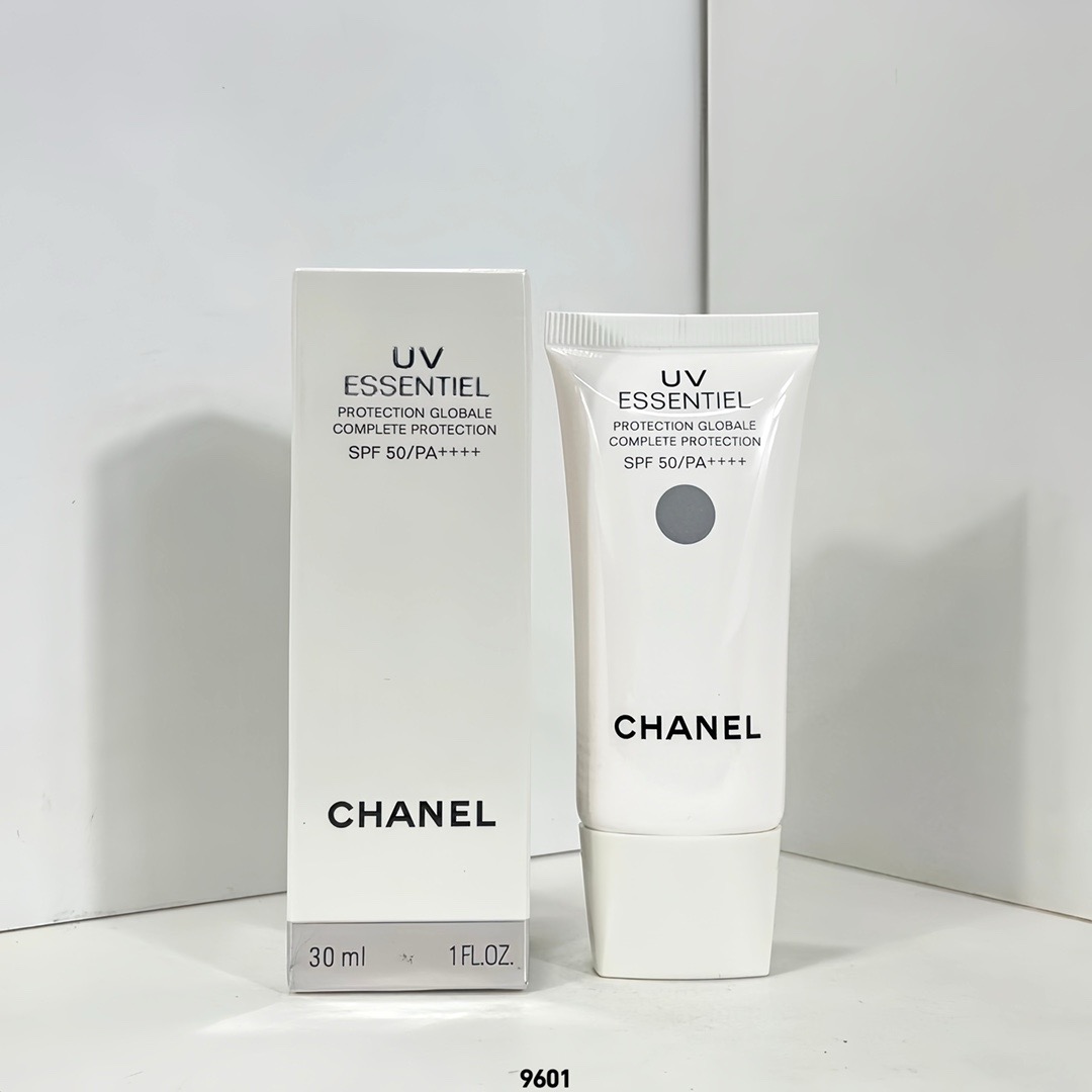 CHANEL UV ESSENTIEL Complete UV Protection Sunscreen Antioxidant Broad Spectrum SPF 50 30ML